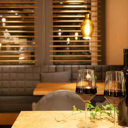 Eden No. 7 Hotel 3*